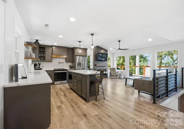 Photo 3 of Single family home for sale at 128 Wickford Ln, Mooresville, NC 28117 | MLS# 4435379 | Listing updated on 2026-10-17