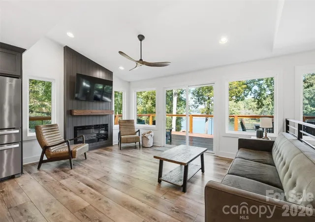 Photo 4 of Single family home for sale at 128 Wickford Ln, Mooresville, NC 28117 | MLS# 4435379 | Listing updated on 2026-10-17