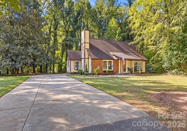 Photo 2 of Single family home for sale at 4875 Post Oak Ln, Rock Hill, SC 29732 | MLS# 4435408 | Listing updated on 2026-10-20