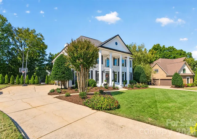 Photo 1 of Single family home for sale at 8634 Woodmere Xing Dr, Charlotte, NC 28226 | MLS# 4435409 | Listing updated on 2026-10-21