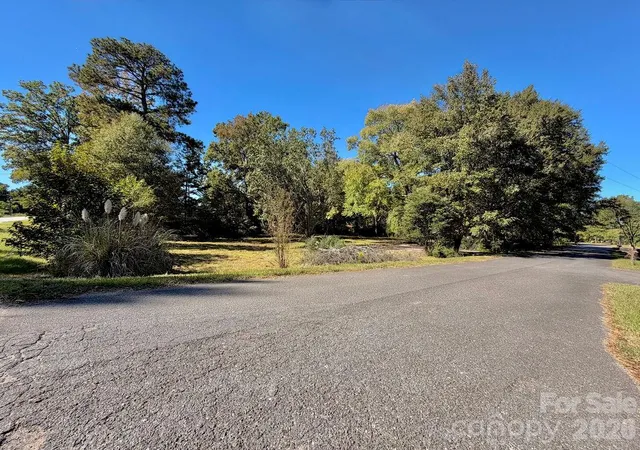 Photo 3 of Sale Pending at 1013 Neely Store Rd, Rock Hill, SC 29730 | MLS# 4435410 | Listing updated on 2026-10-25