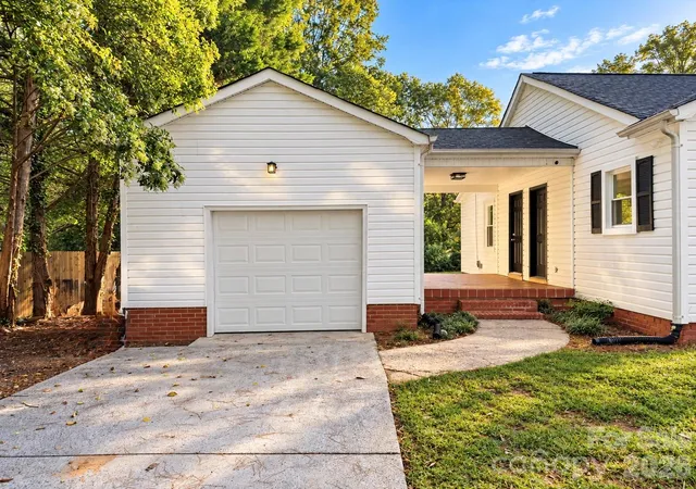 Photo 4 of Single family home for sale at 103 S Westover Dr, Monroe, NC 28112 | MLS# 4435412 | Listing updated on 2026-10-18