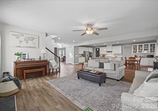 Photo 4 of Single family home for sale at 213 Candish Ct, Fort Mill, SC 29715 | MLS# 4435418 | Listing updated on 2026-10-19
