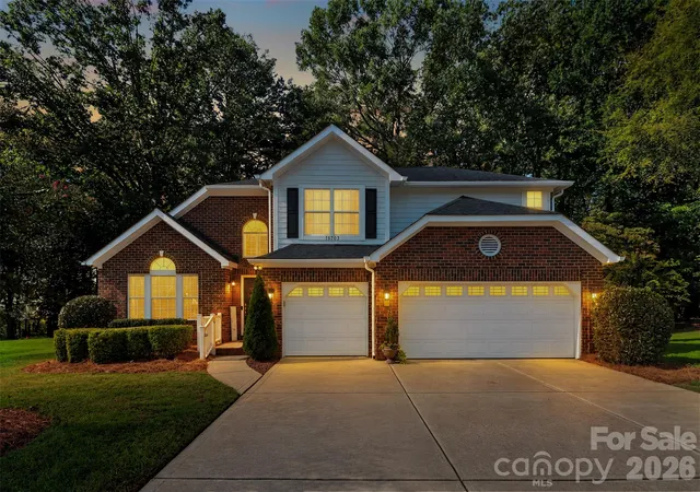 Photo 1 of Single family home for sale at 15703 Edenfield Dr, Huntersville, NC 28078 | MLS# 4435427 | Listing updated on 2026-10-17
