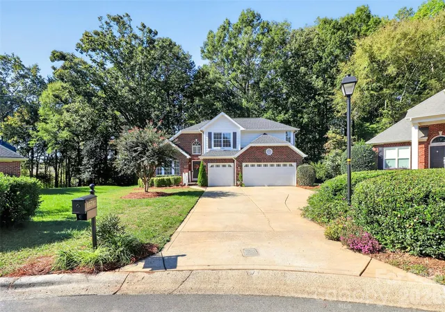 Photo 1 of Single family home for sale at 15703 Edenfield Dr, Huntersville, NC 28078 | MLS# 4435427 | Listing updated on 2026-10-17