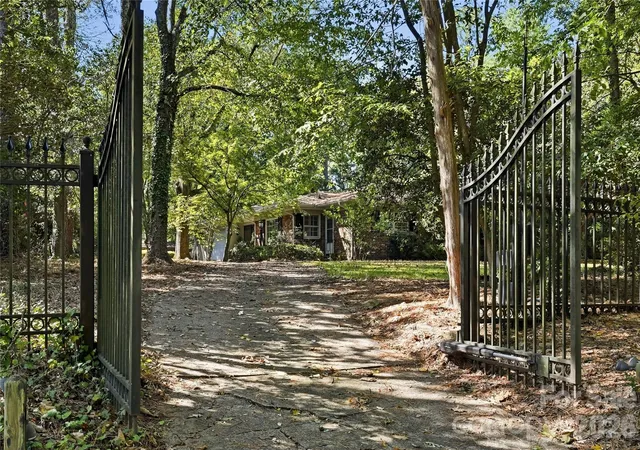 Photo 1 of Single family home for sale at 7600 Park Rd, Charlotte, NC 28210 | MLS# 4435432 | Listing updated on 2026-10-29
