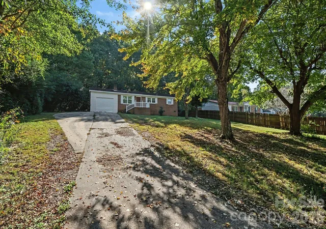 Photo 3 of Single family home for sale at 306 Hubbard St, Lincolnton, NC 28092 | MLS# 4435443 | Listing updated on 2026-10-25