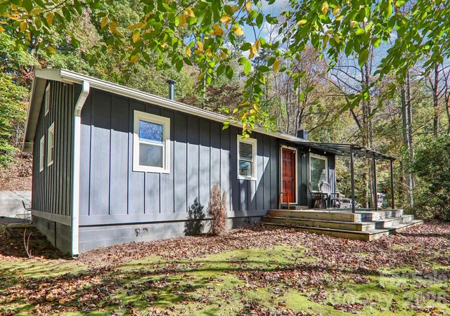 Photo 3 of Single family home for sale at 32 Viola Ln, Swannanoa, NC 28778 | MLS# 4435448 | Listing updated on 2026-10-23