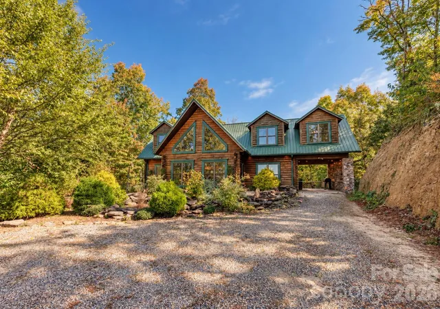 Photo 4 of Single family home for sale at 18 Fairway Run, Bryson City, NC 28713 | MLS# 4435467 | Listing updated on 2026-10-19