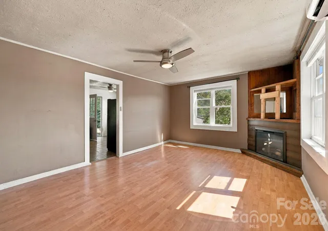 Photo 3 of Single family home for sale at 10 Mccracken Rd, Canton, NC 28716 | MLS# 4435478 | Listing updated on 2026-10-27