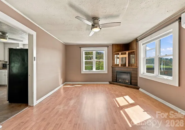 Photo 3 of Single family home for sale at 10 Mccracken Rd, Canton, NC 28716 | MLS# 4435478 | Listing updated on 2026-10-27