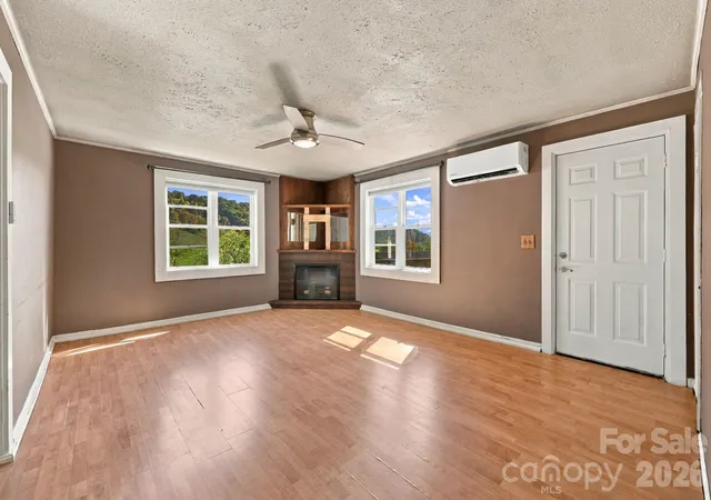 Photo 4 of Single family home for sale at 10 Mccracken Rd, Canton, NC 28716 | MLS# 4435478 | Listing updated on 2026-10-27