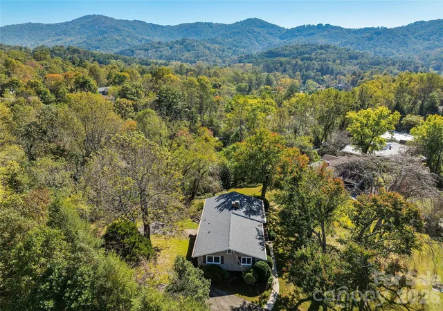 Photo 3 of Single family home for sale at 115 Wild Cherry Rd, Asheville, NC 28804 | MLS# 4435507 | Listing updated on 2026-10-29