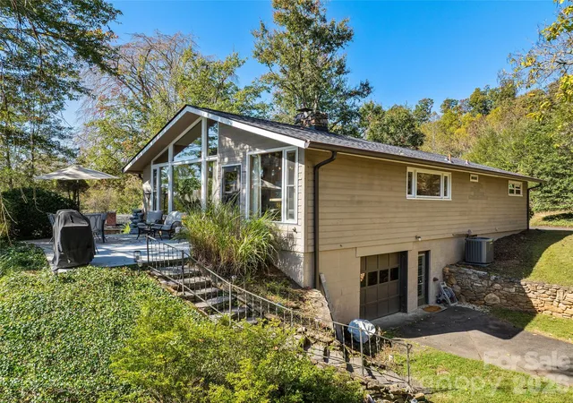 Photo 4 of Single family home for sale at 115 Wild Cherry Rd, Asheville, NC 28804 | MLS# 4435507 | Listing updated on 2026-10-29