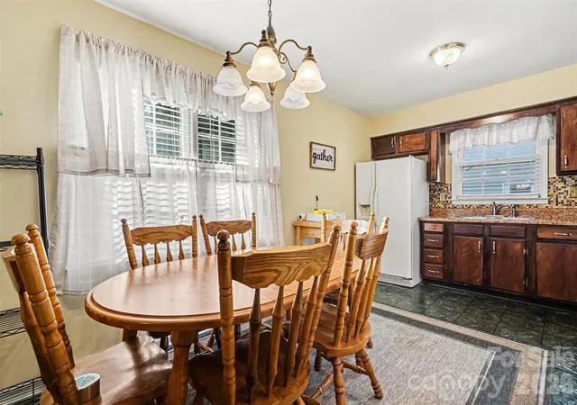 Photo 3 of Single family home for sale at 4701 Farm Pond Ln, Charlotte, NC 28212 | MLS# 4435508 | Listing updated on 2026-10-24