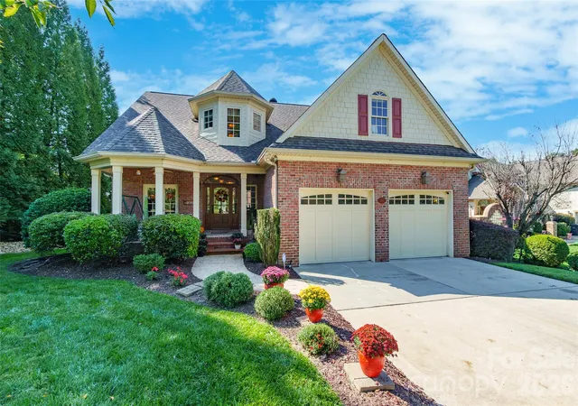 Photo 2 of Single family home for sale at 185 E Tattersall Dr, Statesville, NC 28677 | MLS# 4435538 | Listing updated on 2026-10-21