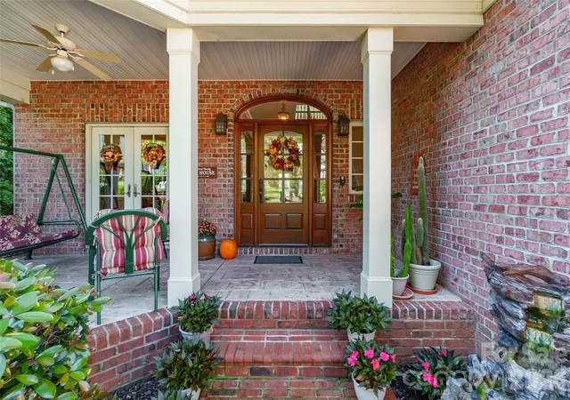 Photo 3 of Single family home for sale at 185 E Tattersall Dr, Statesville, NC 28677 | MLS# 4435538 | Listing updated on 2026-10-21