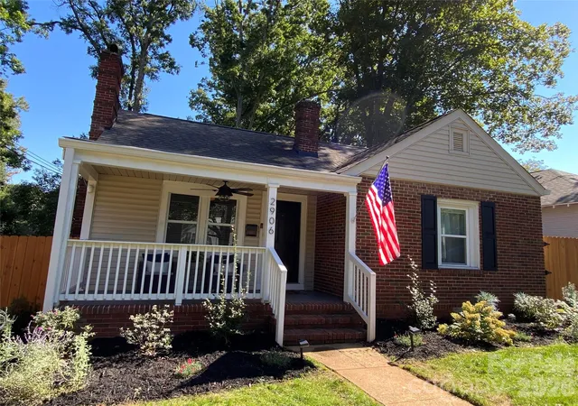 Photo 1 of Single family home for sale at 2906 Rush Ave, Charlotte, NC 28208 | MLS# 4435558 | Listing updated on 2026-10-23