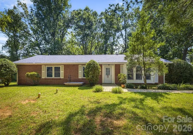 Photo 1 of Single family home for sale at 114 Fairview Rd, Marion, NC 28752 | MLS# 4435580 | Listing updated on 2026-10-22