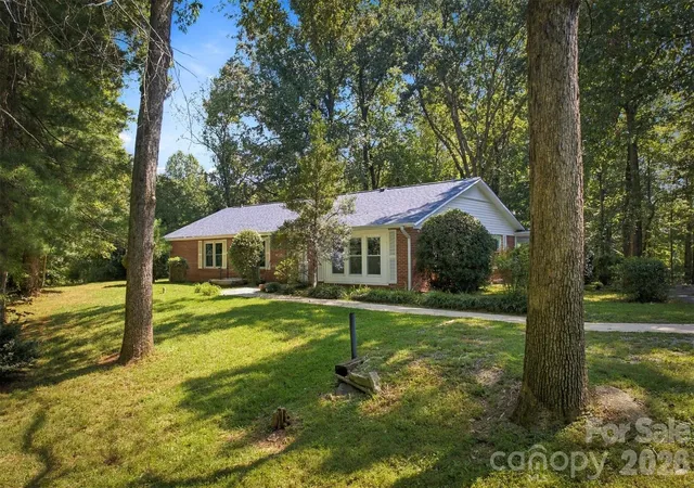 Photo 2 of Single family home for sale at 114 Fairview Rd, Marion, NC 28752 | MLS# 4435580 | Listing updated on 2026-10-22