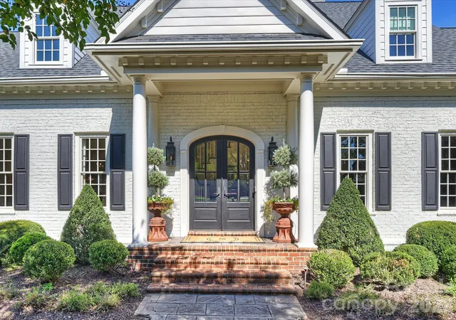 Photo 2 of Single family home for sale at 3601 Hampton Manor Dr, Charlotte, NC 28226 | MLS# 4435602 | Listing updated on 2026-10-22