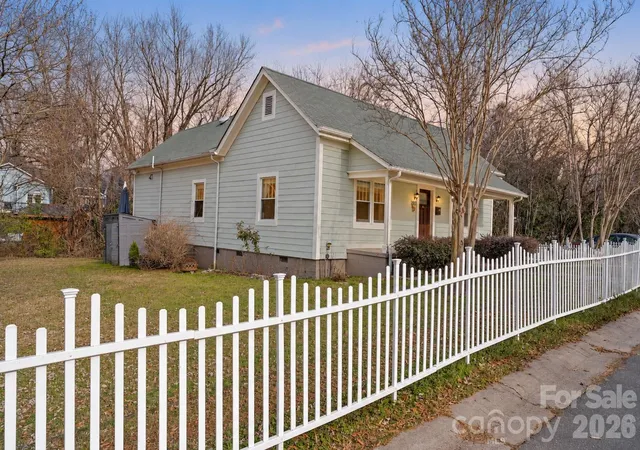 Photo 1 of Single family home for sale at 2815 N Myers St, Charlotte, NC 28205 | MLS# 4435606 | Listing updated on 2026-10-18
