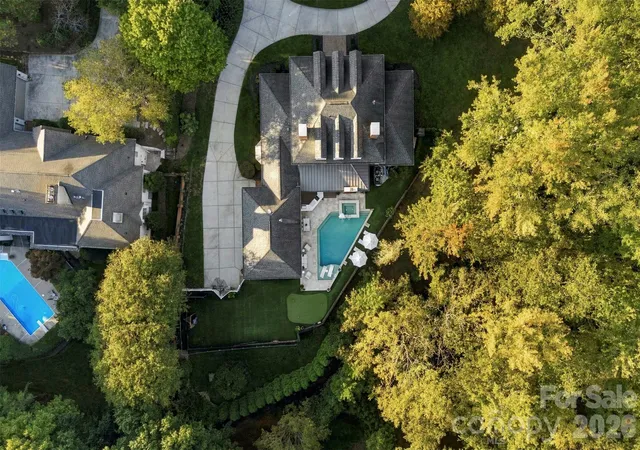 Photo 2 of Mansion for sale at 3236 Shillington Pl, Charlotte, NC 28210 | MLS# 4435610 | Listing updated on 2026-10-22