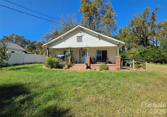 Photo 2 of Single family home for sale at 2220 Enon Rd, Morganton, NC 28655 | MLS# 4435623 | Listing updated on 2026-10-18