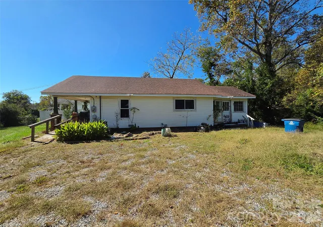 Photo 4 of Single family home for sale at 2220 Enon Rd, Morganton, NC 28655 | MLS# 4435623 | Listing updated on 2026-10-18