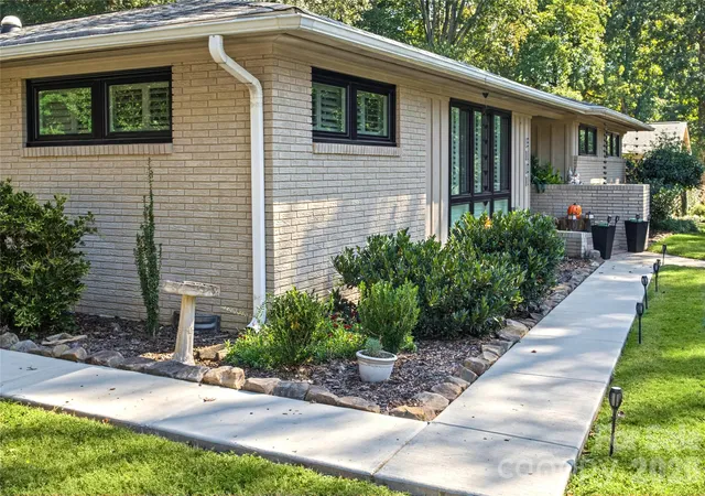 Photo 3 of Single family home for sale at 6101 Rose Valley Dr, Charlotte, NC 28210 | MLS# 4435631 | Listing updated on 2026-10-28