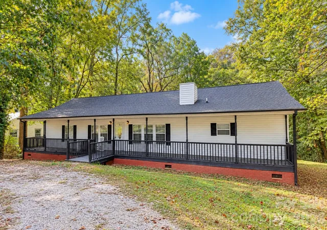 Photo 1 of Single family home for sale at 116 Springdale Dr, York, SC 29745 | MLS# 4435633 | Listing updated on 2026-10-27