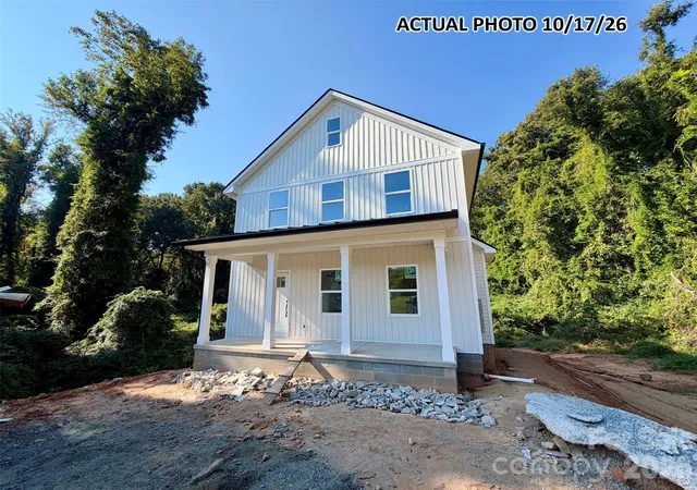 Photo 2 of Single family home for sale at 1025 Floyd Ln, Gastonia, NC 28052 | MLS# 4435683 | Listing updated on 2026-10-28