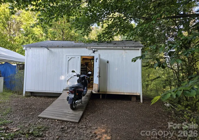 Photo 3 of Single family home for sale at 2524 Cabelos Dr, Lincolnton, NC 28092 | MLS# 4435687 | Listing updated on 2026-10-27