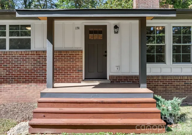 Photo 1 of Single family home for sale at 174 Twisted Tree Ln, Horse Shoe, NC 28742 | MLS# 4435693 | Listing updated on 2026-10-28