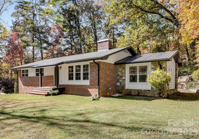 Photo 2 of Single family home for sale at 174 Twisted Tree Ln, Horse Shoe, NC 28742 | MLS# 4435693 | Listing updated on 2026-10-28