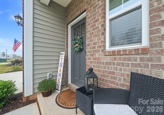 Photo 3 of Single family home for sale at 1371 37th Avenue Ln, Hickory, NC 28601 | MLS# 4435694 | Listing updated on 2026-10-24