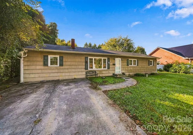 Photo 1 of Single family home for sale at 640 Diamondhead Dr, Lenoir, NC 28645 | MLS# 4435699 | Listing updated on 2026-10-20