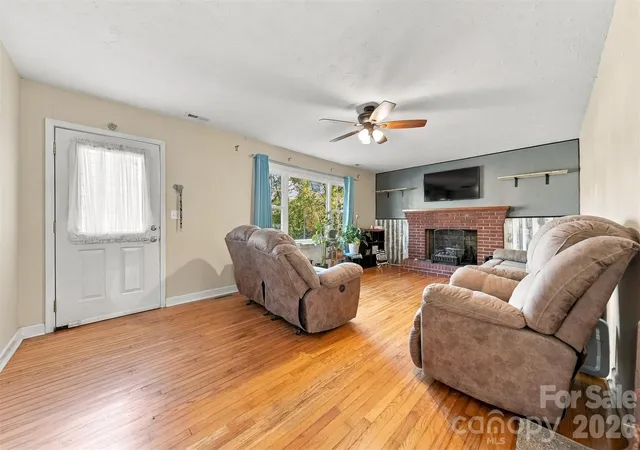 Photo 2 of Single family home for sale at 640 Diamondhead Dr, Lenoir, NC 28645 | MLS# 4435699 | Listing updated on 2026-10-20