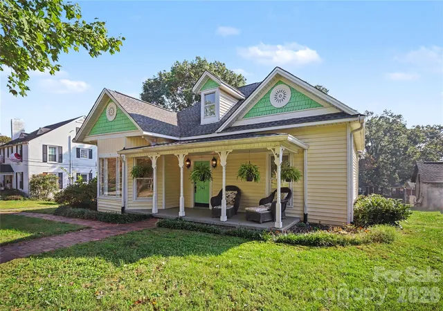 Photo 1 of Single family home for sale at 743 S College Ave, Newton, NC 28658 | MLS# 4435716 | Listing updated on 2026-10-23