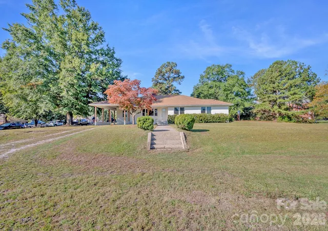 Photo 2 of Single family home for sale at 212 S Sycamore St, Pageland, SC 29728 | MLS# 4435734 | Listing updated on 2026-10-20