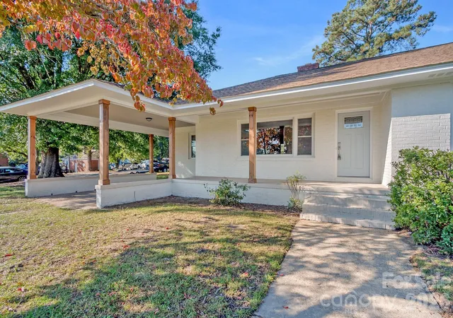Photo 3 of Single family home for sale at 212 S Sycamore St, Pageland, SC 29728 | MLS# 4435734 | Listing updated on 2026-10-20