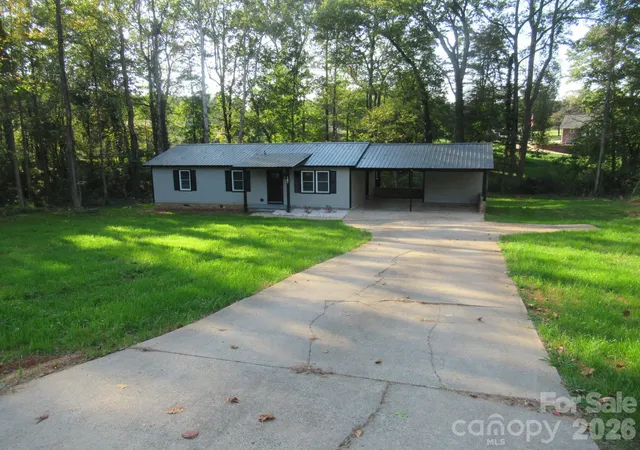 Photo 2 of Single family home for sale at 167 Sunny Hl Dr, Lincolnton, NC 28092 | MLS# 4435736 | Listing updated on 2026-10-23