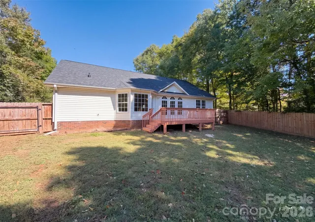 Photo 4 of Sale Pending at 4315 Enoch Dr, Charlotte, NC 28269 | MLS# 4435738 | Listing updated on 2026-10-29