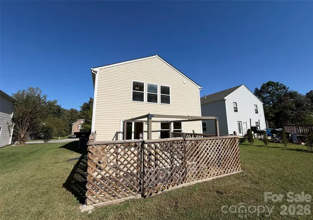 Photo 4 of Single family home for sale at 6807 Wandering Crk Dr, Charlotte, NC 28216 | MLS# 4435743 | Listing updated on 2026-10-30