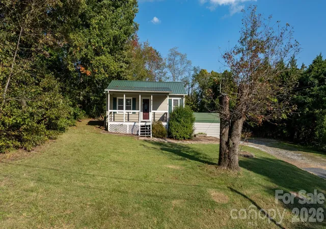 Photo 3 of Single family home for sale at 617 Hawthorne St, Hudson, NC 28638 | MLS# 4435748 | Listing updated on 2026-10-19