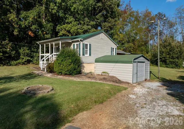 Photo 4 of Single family home for sale at 617 Hawthorne St, Hudson, NC 28638 | MLS# 4435748 | Listing updated on 2026-10-19