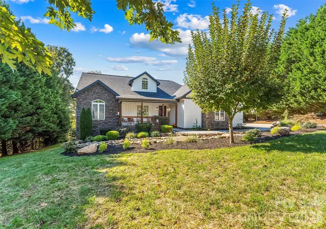 Photo 2 of Single family home for sale at 410 Timberland Dr, Marion, NC 28752 | MLS# 4435762 | Listing updated on 2026-10-28