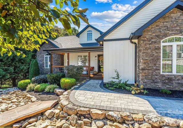 Photo 3 of Single family home for sale at 410 Timberland Dr, Marion, NC 28752 | MLS# 4435762 | Listing updated on 2026-10-28