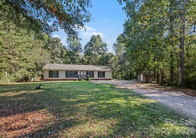 Photo 3 of Single family home for sale at 5821 Hidden Oaks Ln, Clover, SC 29710 | MLS# 4435769 | Listing updated on 2026-10-27