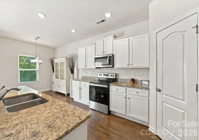 Photo 4 of Single family home for sale at 8330 Kneller St, Charlotte, NC 28215 | MLS# 4435773 | Listing updated on 2026-10-29